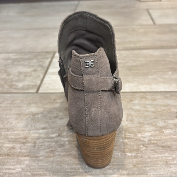 Taupe suede ankle boots - Picture 5 of 8